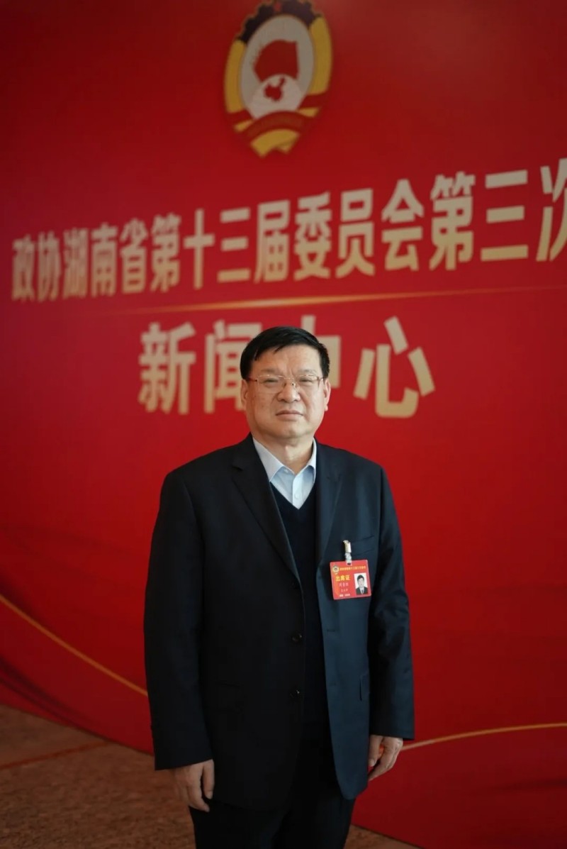 兩會(huì)供銷(xiāo)之聲丨周重旺：產(chǎn)業(yè)先行，以農(nóng)業(yè)經(jīng)營(yíng)主體的發(fā)展助力鄉(xiāng)村振興