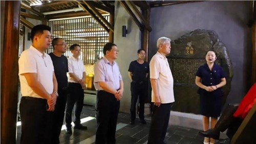 原國務(wù)院參事、國家制造強國建設(shè)戰(zhàn)略咨詢委員會委員張綱一行來集團白沙溪茶廠考察調(diào)研