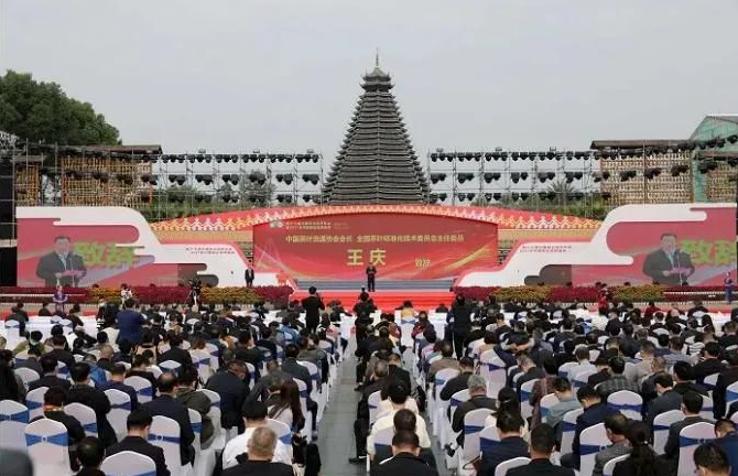 第十七屆中國(guó)茶業(yè)經(jīng)濟(jì)年會(huì)召開(kāi)，集團(tuán)公司繼續(xù)排名中國(guó)茶企百?gòu)?qiáng)前列，白沙溪茶廠、益陽(yáng)茶廠榮獲多項(xiàng)榮譽(yù)